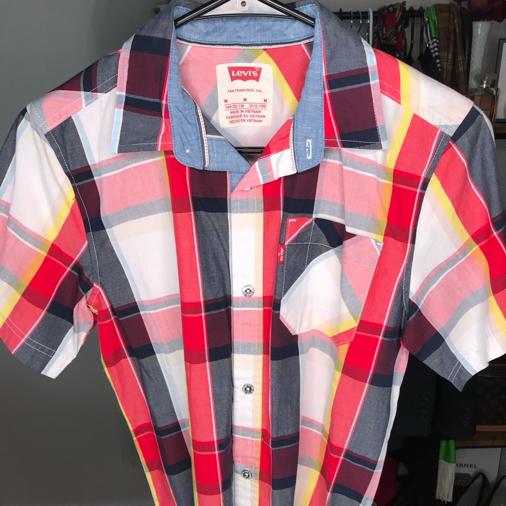 Never worn youth Levi’s Shit 10-12 yrs!!